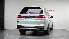 2022 BMW X7 xDrive 40i M Sport 6STR, белый — фото 4