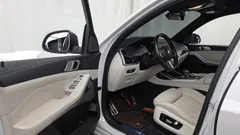 2022 BMW X7 xDrive 40i M Sport 6STR, белый — фото 10