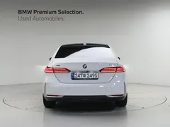 2024 BMW 5-Series 530i xDrive — фото 4
