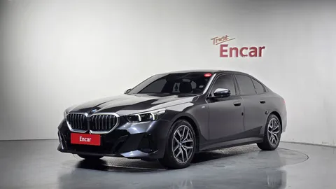 2024 BMW 5-Series 520i M Sport