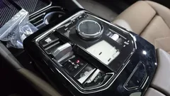 2024 BMW 5-Series 520i M Sport, серый — фото 9