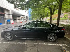 2023 BMW 5-Series 520i M Sport — фото 4
