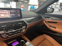 2023 BMW 5-Series 520i M Sport — фото 17