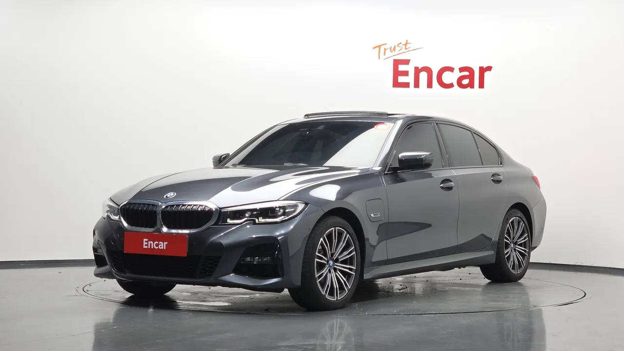 2022 BMW 3-Series 320e M Sports