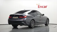 2022 BMW 3-Series 320e M Sports — фото 2