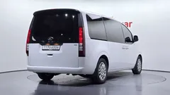 2023 Hyundai Staria 4WD Tourer 11-Seater — фото 2