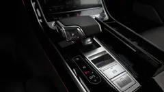 2021 Audi A8 55 TFSI Quattro LWB, чёрный — фото 9