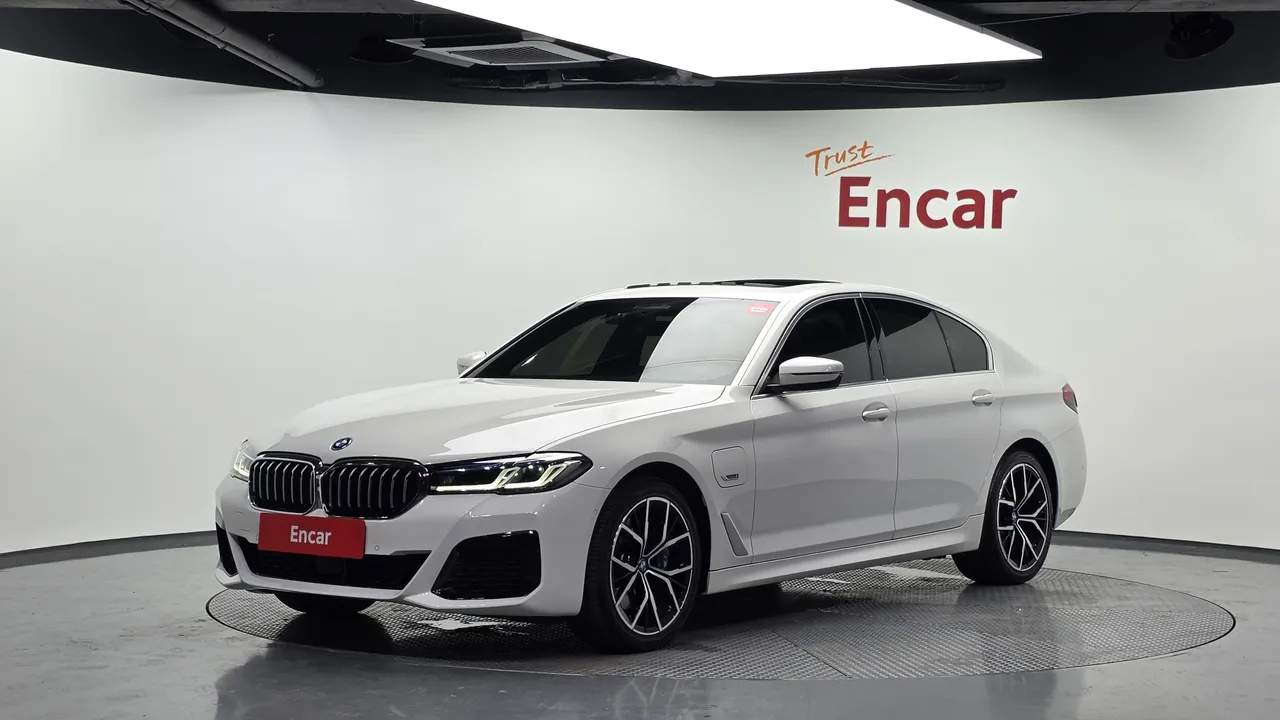 2022 BMW 5-Series 530e M Sport