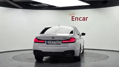 2022 BMW 5-Series 530e M Sport, белый — фото 4