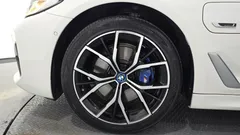 2022 BMW 5-Series 530e M Sport, белый — фото 5