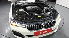 2022 BMW 5-Series 530e M Sport, белый — фото 6