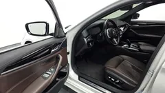 2022 BMW 5-Series 530e M Sport, белый — фото 10