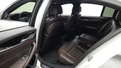 2022 BMW 5-Series 530e M Sport, белый — фото 12