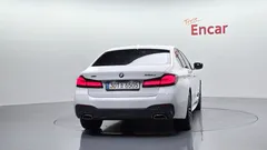 2022 BMW 5-Series 523d M Sport — фото 4