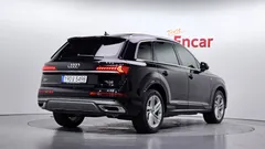 2021 Audi Q7 45 TDI Quattro Premium, чёрный — фото 2