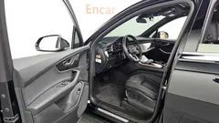 2021 Audi Q7 45 TDI Quattro Premium, чёрный — фото 10
