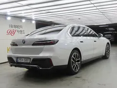 2023 BMW 7-Series 740i sDrive M Sport, белый — фото 4
