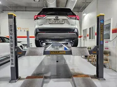 2022 Toyota RAV4 2.5 4WD Hybrid, белый — фото 2