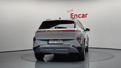 2023 Hyundai Kona Premium, серо-серебристый — фото 4