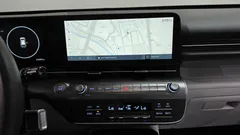 2023 Hyundai Kona Premium, серо-серебристый — фото 13