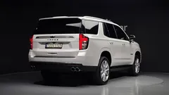 2022 ChevroletGMDaewoo Tahoe 6.2 Dark Knight 4WD, белый — фото 2