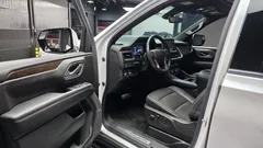 2022 ChevroletGMDaewoo Tahoe 6.2 Dark Knight 4WD, белый — фото 10
