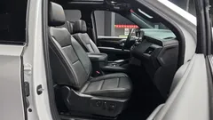 2022 ChevroletGMDaewoo Tahoe 6.2 Dark Knight 4WD, белый — фото 11