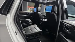 2022 ChevroletGMDaewoo Tahoe 6.2 Dark Knight 4WD, белый — фото 12