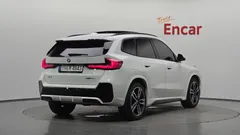 2024 BMW X1 xDrive 20i M Sport, белый — фото 2