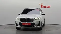 2024 BMW X1 xDrive 20i M Sport, белый — фото 3