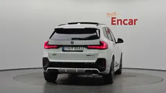 2024 BMW X1 xDrive 20i M Sport, белый — фото 4