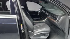 2021 Audi Q7 45 TDI Quattro Premium, чёрный — фото 15