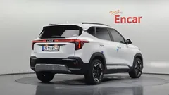 2023 Kia Seltos Gasoline 1.6 Turbo 2WD, белый — фото 2