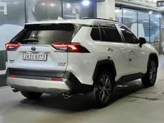 2022 Toyota RAV4 2.5 4WD Hybrid, белый — фото 4
