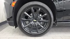 2023 ChevroletGMDaewoo Tahoe 6.2 Dark Knight 4WD, чёрный — фото 5