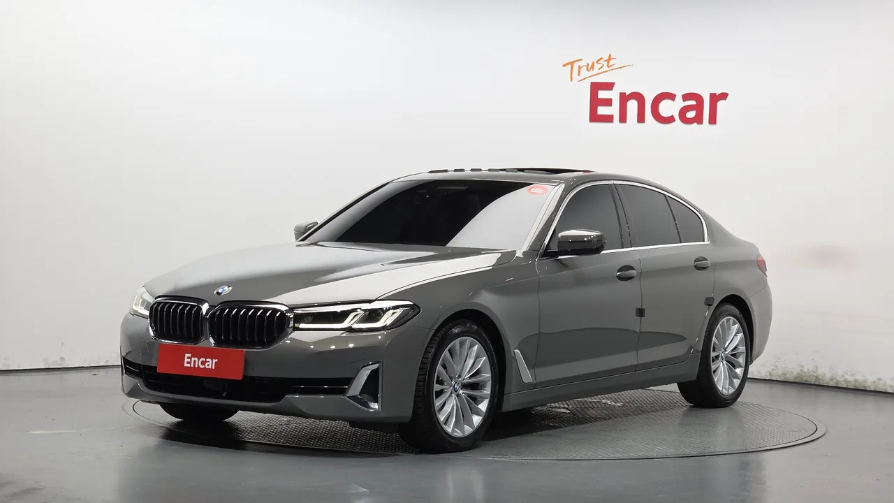 2022 BMW 5-Series 520i Luxury