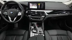 2022 BMW 5-Series 520i Luxury — фото 7