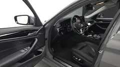 2022 BMW 5-Series 520i Luxury — фото 10