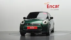 2022 Mini Cooper 5-Door Classic Plus — фото 3