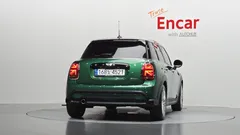 2022 Mini Cooper 5-Door Classic Plus — фото 4