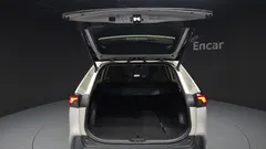 2022 Toyota RAV4 2.5 4WD Hybrid, белый — фото 20