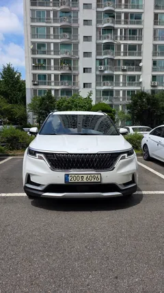 2023 Kia Carnival Diesel 9-Seater Prestige — фото 1