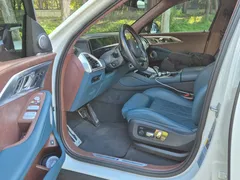 2023 BMW XM 4.4, белый — фото 10