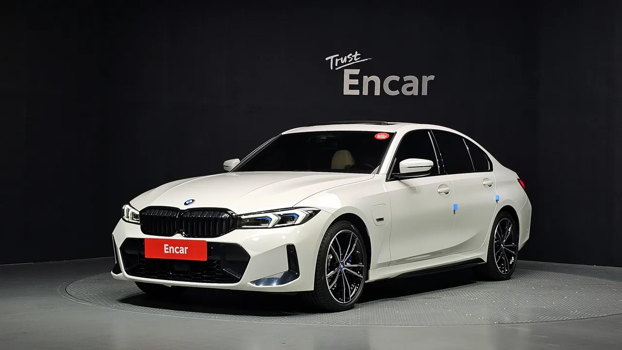 2023 BMW 3-Series 330e M Sport