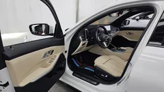 2023 BMW 3-Series 330e M Sport — фото 10