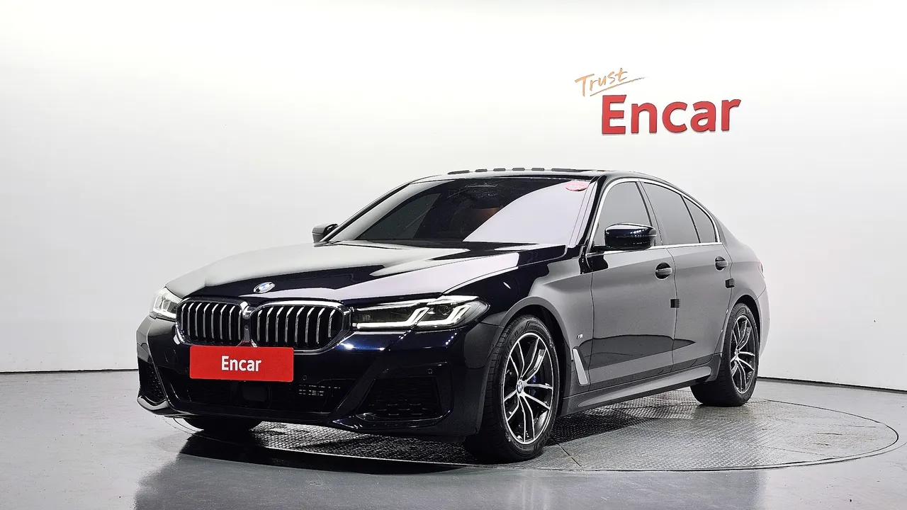 2022 BMW 5-Series 520i M Sport