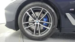 2022 BMW 5-Series 520i M Sport — фото 5