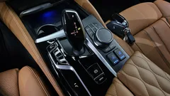 2022 BMW 5-Series 520i M Sport — фото 9