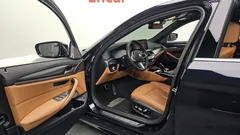 2022 BMW 5-Series 520i M Sport — фото 10