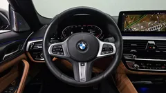 2022 BMW 5-Series 520i M Sport — фото 14